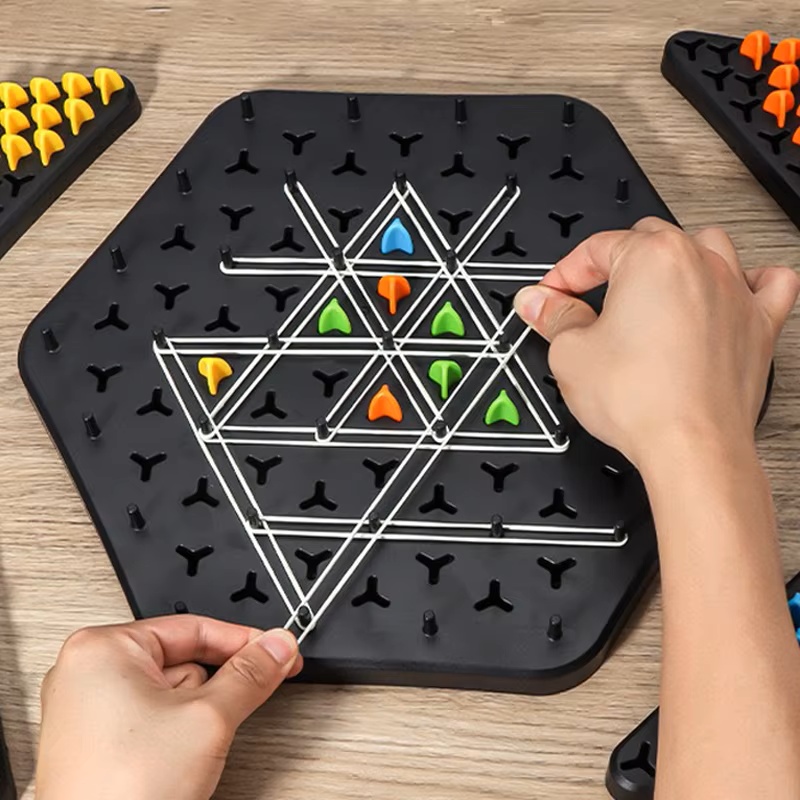 Interaktives Kettentriggle-Spi – Board Game Sequence Bewertung und Preis